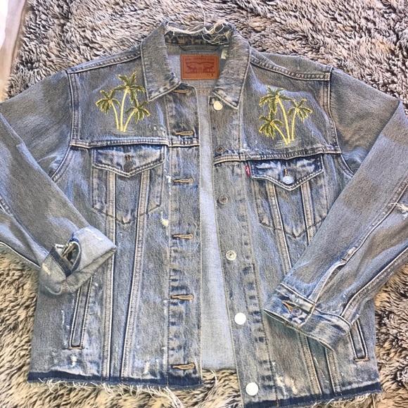 Levi’s Jean Jacket - Picture 2 of 4